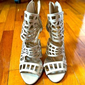 BCBG Max Azria Size 8 Nude Heels